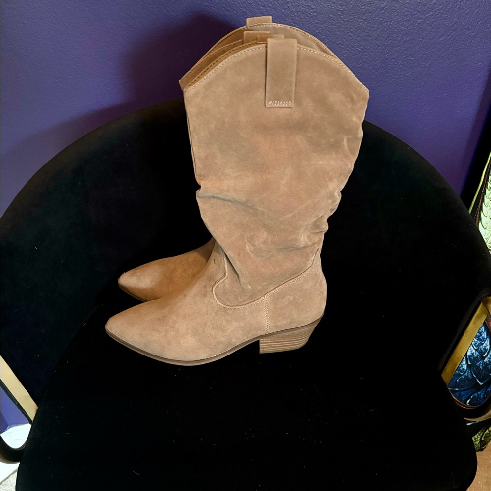 Universal Thread Boots